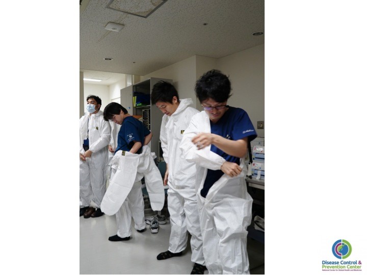 PPEの付け方、脱ぎ方 【訓練風景写真】(2)の画像