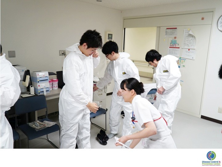 PPEの付け方、脱ぎ方 【訓練風景写真】(3)の画像